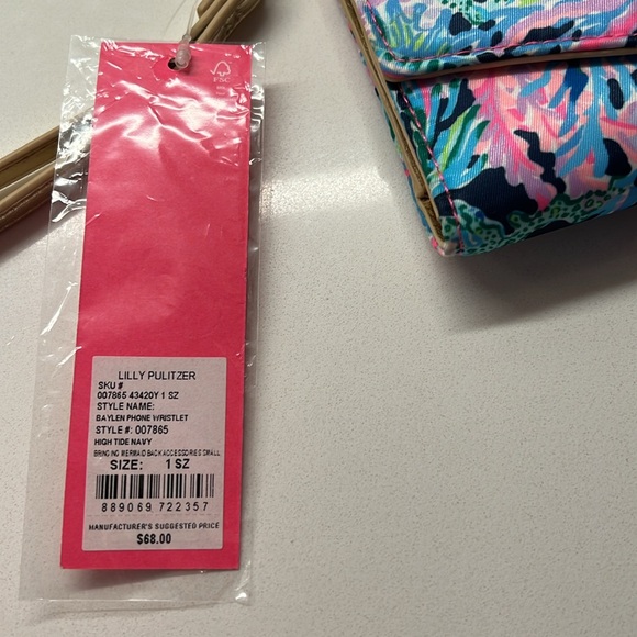 LILLY PULITZER WRISTLET - Picture 2 of 4